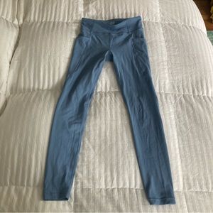 SUPER CUTE Athleta girl leggings blue size m